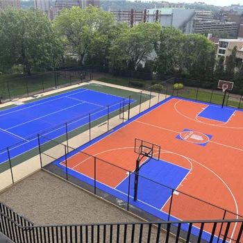 Lapangan tenis dan basket outdoor dengan permukaan acrylic dan pagar pembatas